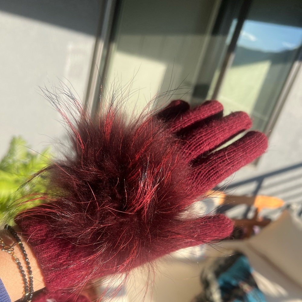 Elegant Burgundy Gloves with Faux Fur Trim